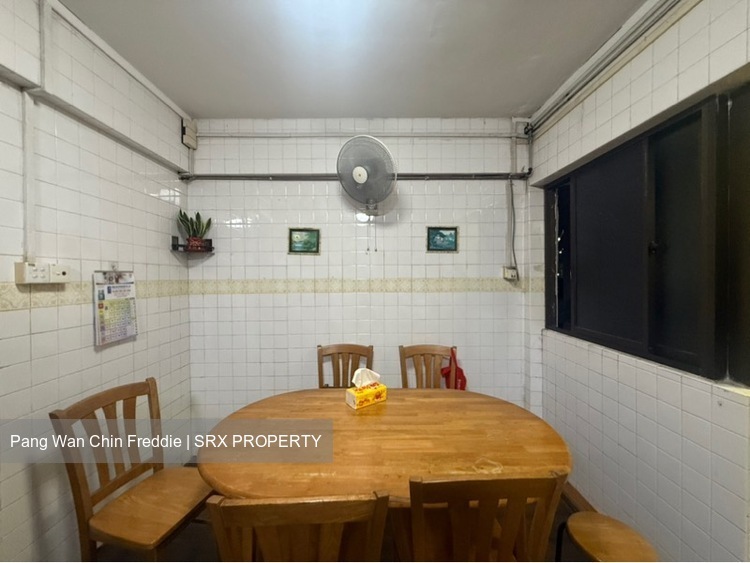 Blk 410 Jurong West Street 42 (Jurong West), HDB Executive #551456401